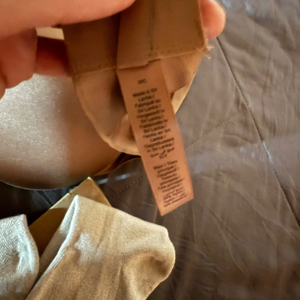 SKIMS ultimate Balconette Bra and 2 Pairs of socks Bundle - Picture 3 of 5